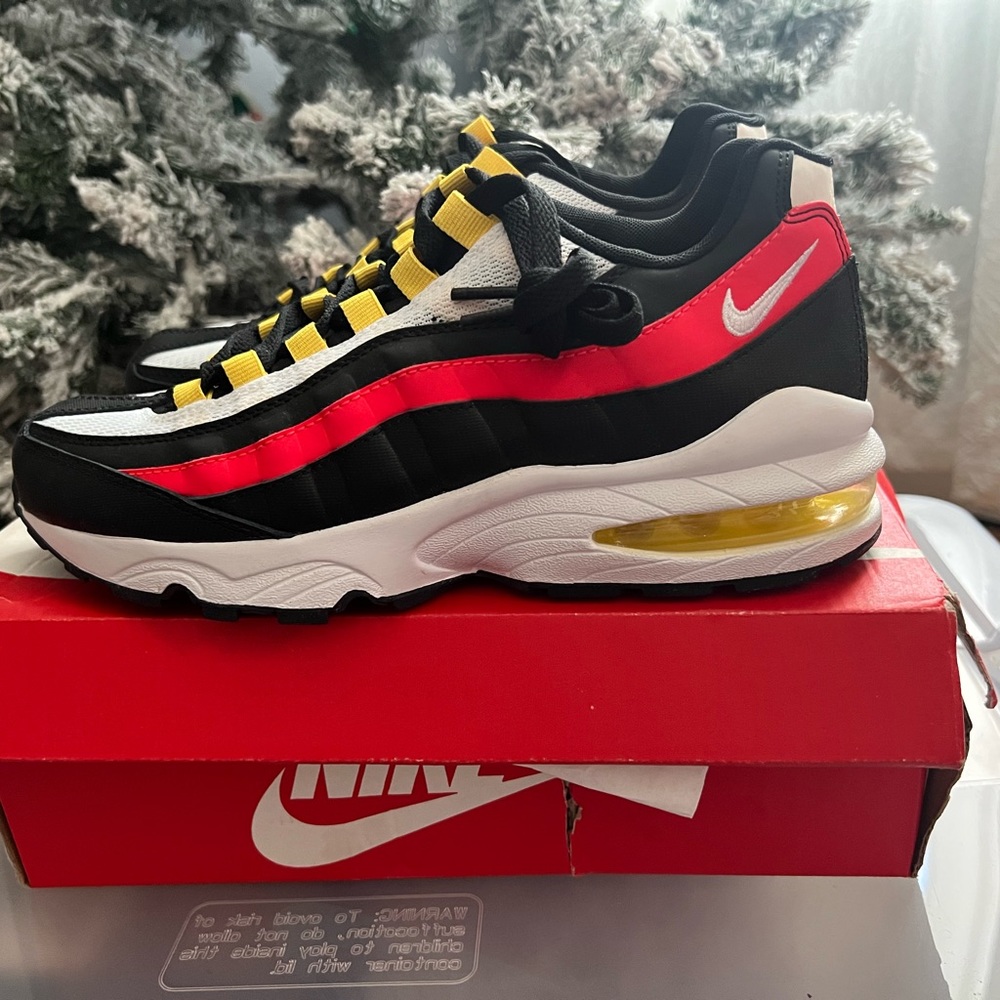 BRAND NEW girls NIKE AIR MAX ‘95 size 6.5! - Picture 2 of 4